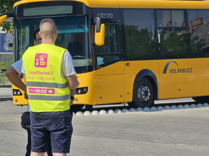 A MÁVBUSZ segít (nem, nem a MÁVaut, az régen volt) - Fotó: Juhász Péter/Totalcar