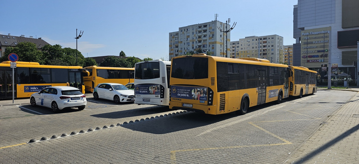 A közlekedés ne csak olcsóbb legyen, de jobb is. Kérdés, hogy a vonatpótló buszokról kinek melyik jut eszébe - Fotó: Juhász Péter/Totalcar