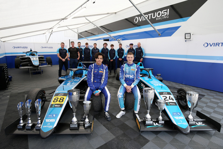 Volt mit ünnepeljen a Virtuosi Racing a hétvégén...