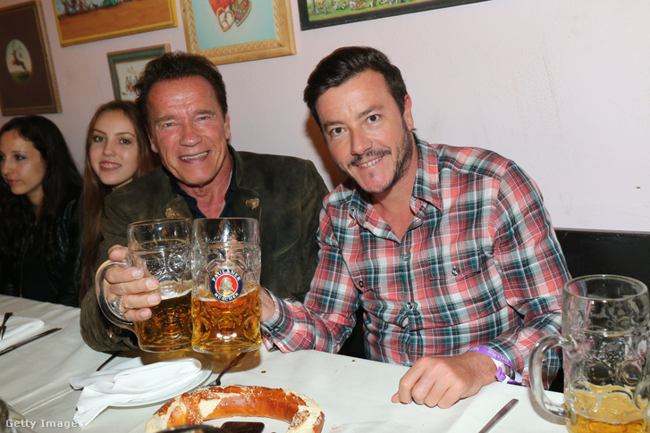 René Benko a 2017-es müncheni Oktoberfesten Arnold Schwarzeneggerrel