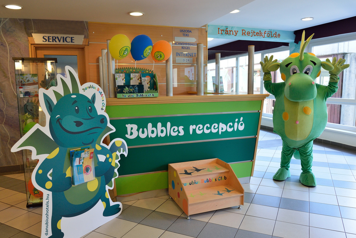 Külön recepcióspult várja a gyerekeket