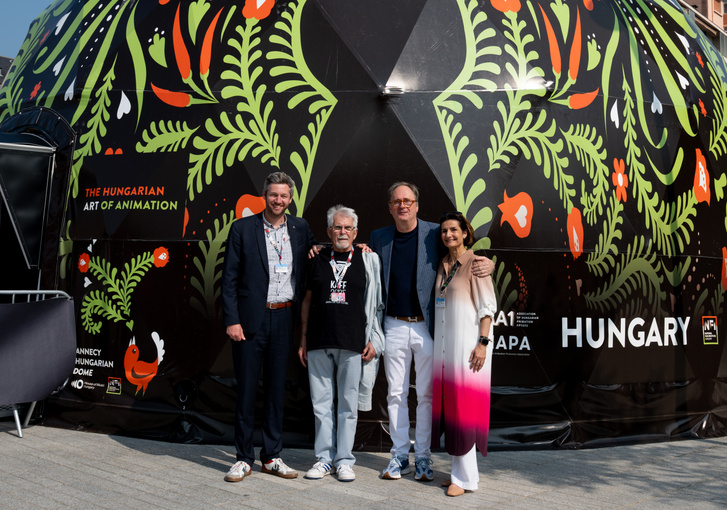 Alexandre Mulatier-Gachet, Annecy polgármester-helyettese, Mikulás Ferenc, a Kecskemétfilm alapító producere, Káel Csaba, a magyar mozgóképipar fejlesztéséért felelős kormánybiztos, a Nemzeti Filmintézet elnöke, dr. Takács Ildikó, az Annecy Magyar Díszvendégség programigazgatója