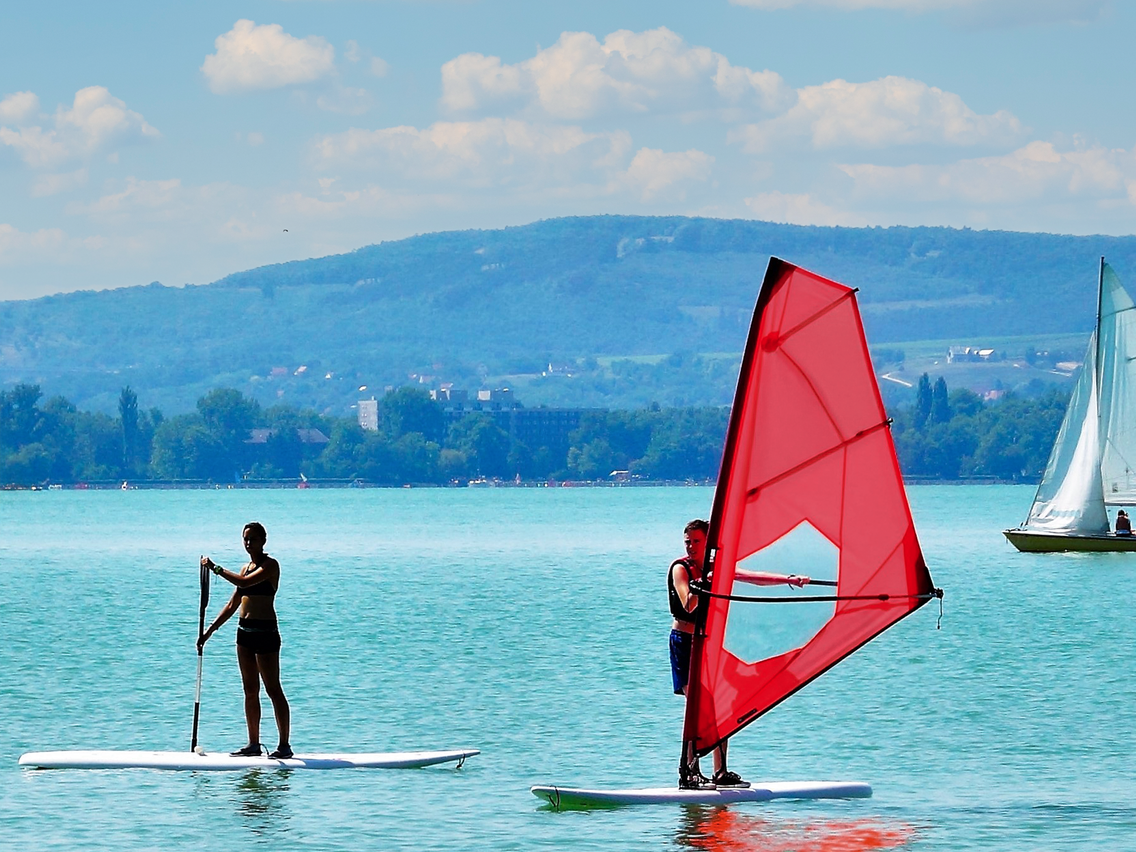 SUP- és windsurfbérlés és -oktatás is van
