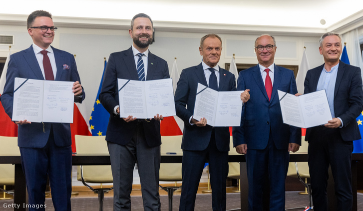 Szymon Holownia, Wladyslaw Kosiniak-Kamysz, Donald Tusk, Wlodzimierz Czarzasty és Robert Biedron 2023. november 10-én