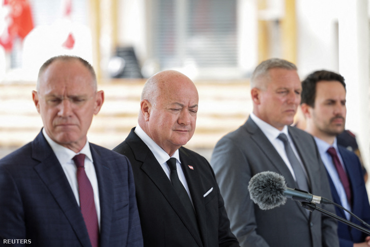 Gerhard Karner osztrák belügyminiszter, Christian Stocker osztrák kancellár és Mario Kunasek stájer tartományi kormányzó 2025. június 10-én