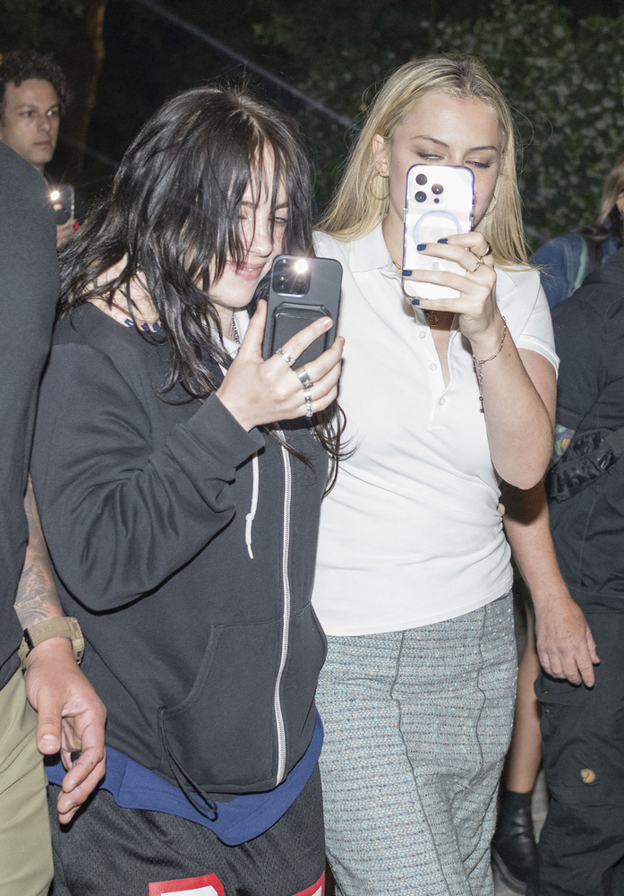 Billie Eilish igencsak elengedte magát a párizsi koncertje után, legalábbi a képek alapján