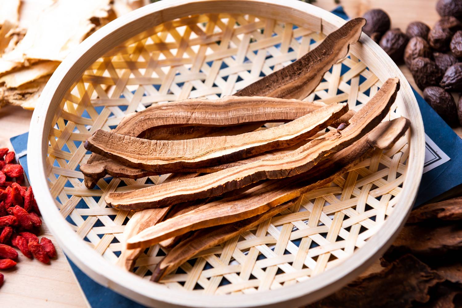 Szárított reishi (Ganoderma lucidum) gomba.