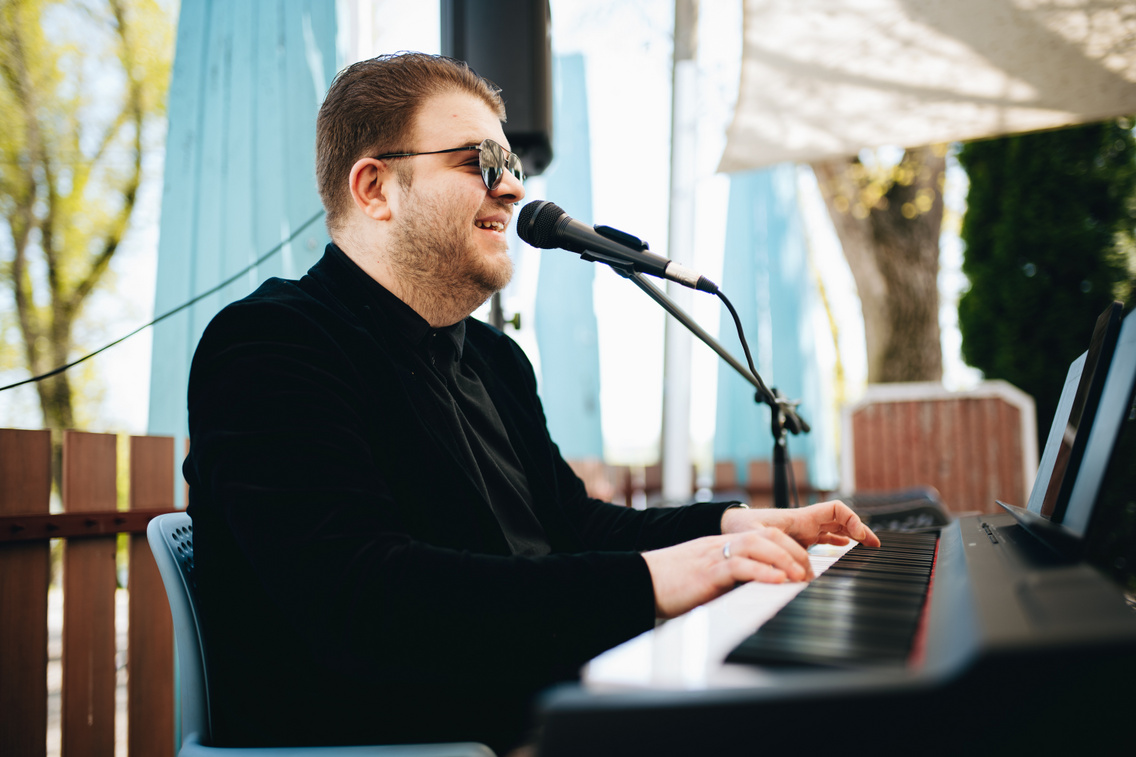 Élő zongoradallamoktól az esti bulikig