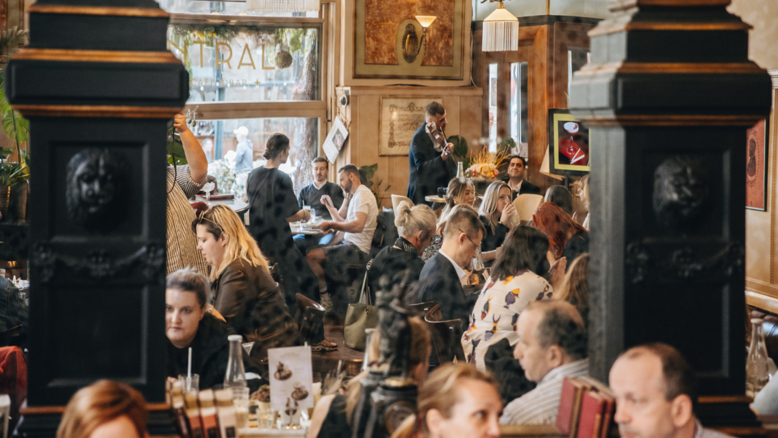 Ahol már reggeltől szól a zene