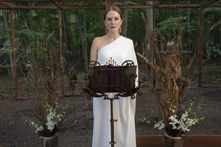 A Szirének szektavezérének szerepében Julianne Moore