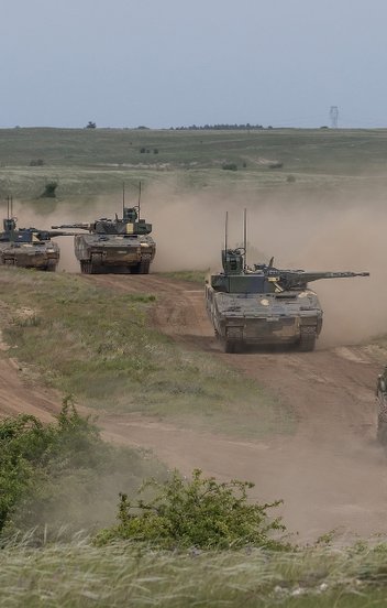 Véres indok: már a magyar bejelentés után két nappal Izrael bombázta Iránt