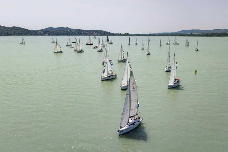 Újra megrendezték a Balaton egyik legkülönlegesebb vitorlásversenyét