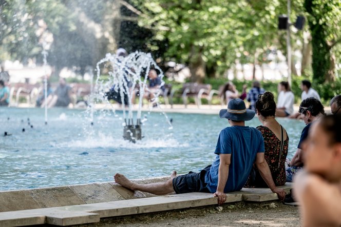 Riasztást adtak ki, zivatarokkal és jégesővel csaphat le a vihar csütörtökön