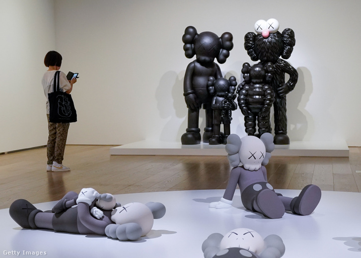 KAWS leghíresebb motívuma, a Companion nevű karakter egy bohócszerű figura