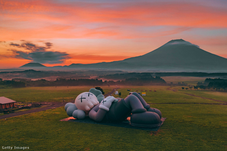 KAWS nagy hatású alkotásai vilászerte ismertek