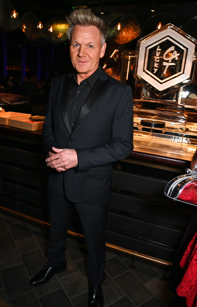 Gordon Ramsay nyelveMás séfek kreációinak megítélése és megkóstolása igencsak megviselheti a nyelvünket, ezért Gordon Ramsey, a Michelin-csillagos séf nem kockáztatott és egy 10 milliós biztosítást kötött sajátjára