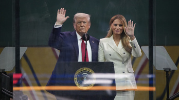 A rajongók szerint nem az igazi Melania volt Trump oldalán