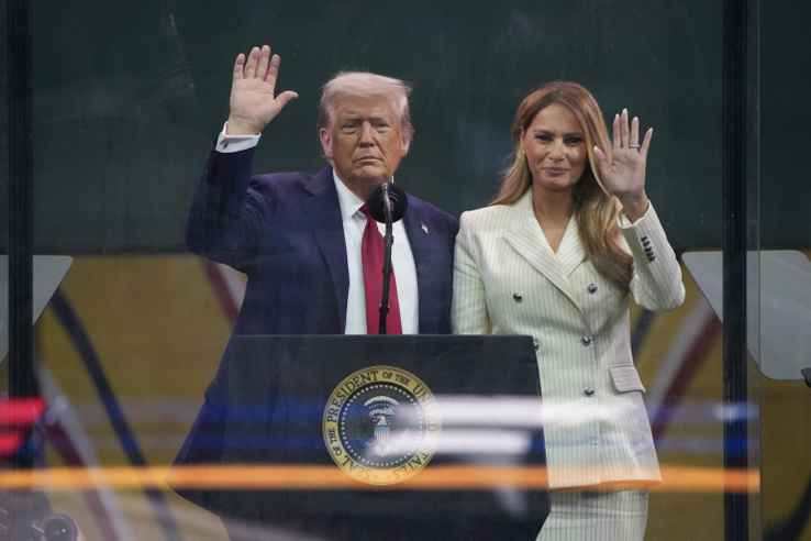Fura arckifejezés: a rajongók szerint nem az igazi Melania volt Trump oldalán