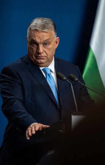 Épül Orbán Viktor csodafegyvere: napi 2700 tonna szállítmányt hoznak az ázsiai cégek
