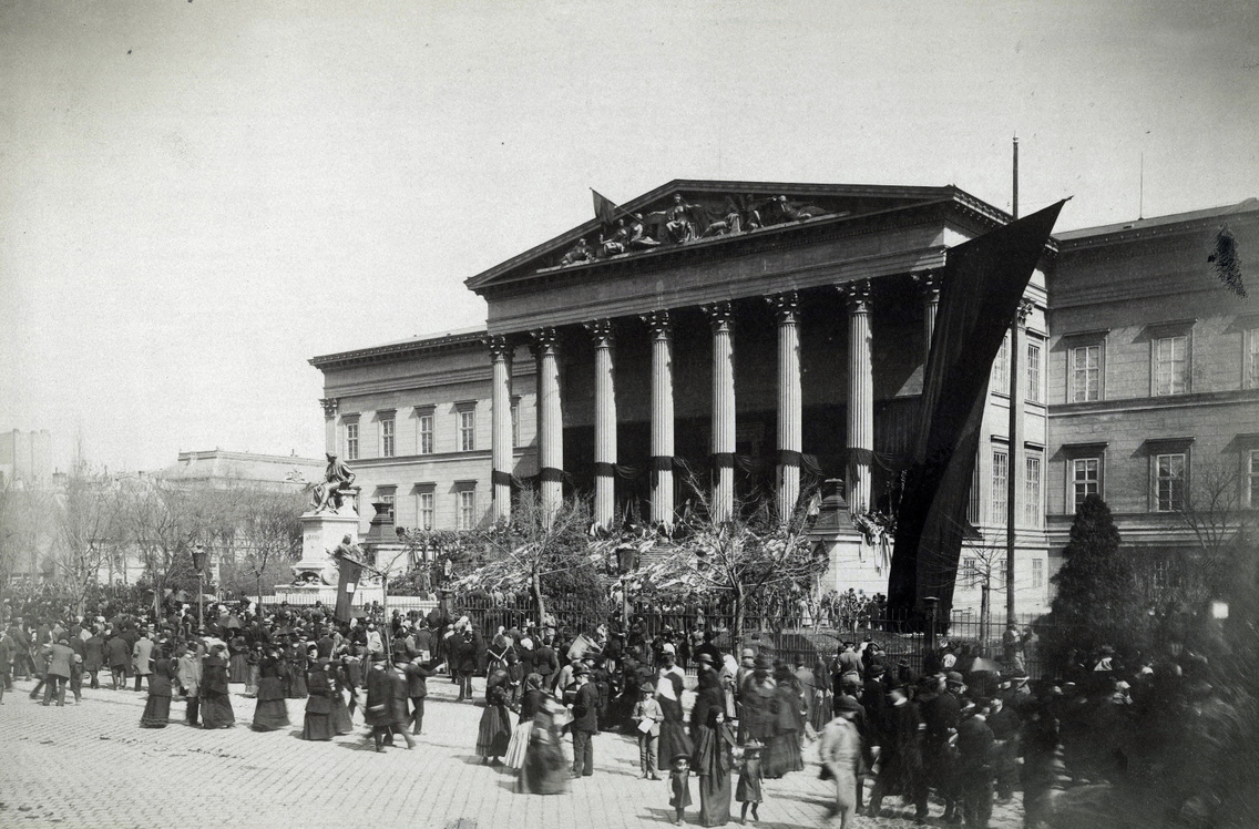 A Magyar Nemzeti Múzeum Kossuth Lajos felravatalozásakor, 1894. április 1-jén