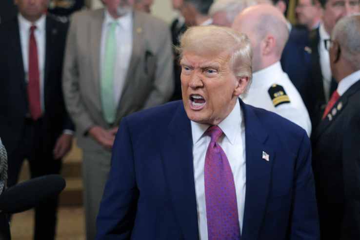 Donald Trump ultimátumot adott Iránnak, miközben légicsapást fontolgat