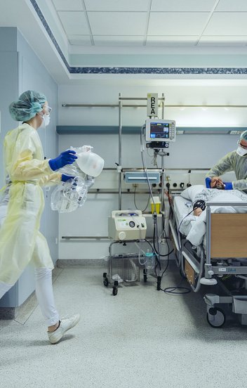 Vajon meddig bírja még a rendszer? Elvérzik az egészségügy és az ipar