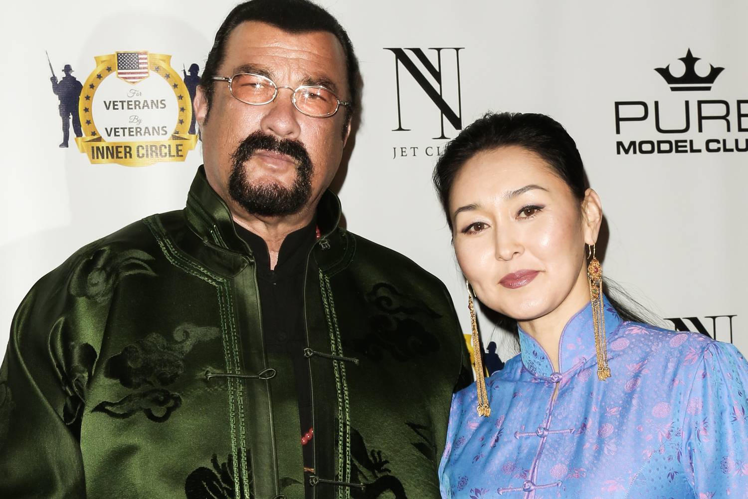 Steven Seagal és Erdenetuya Batsukh 2009 óta házasok.