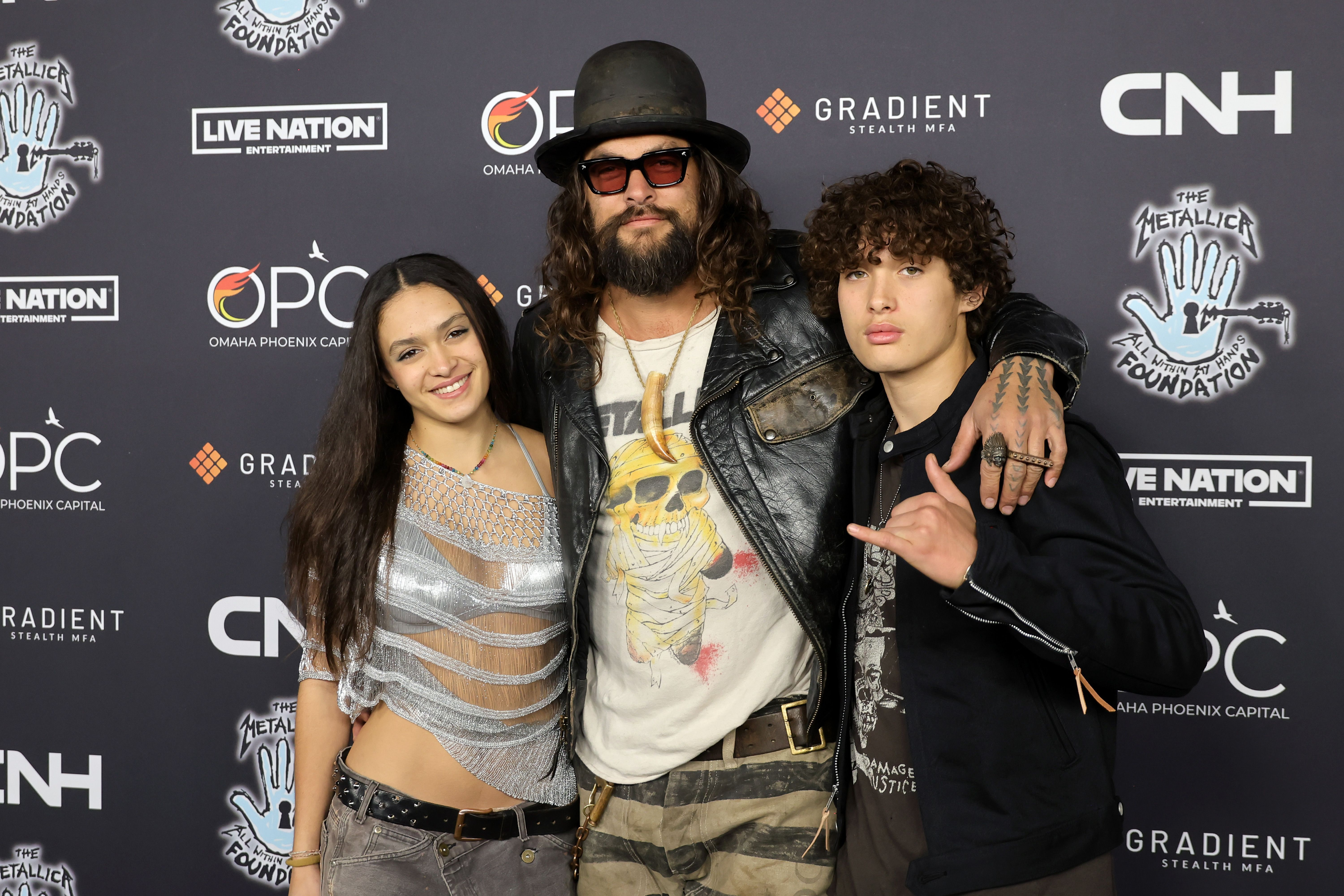 Jason Momoa gyerekei, Lola és Nakoa