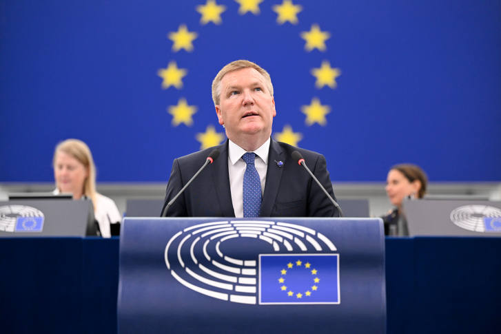 Michael McGrath az Európai Parlament Magyarországról szóló vitáján 2025. június 18-án