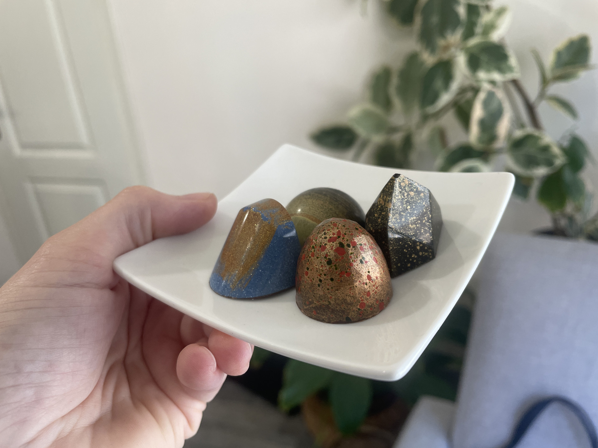 Balról jobbra: Hajnali harmatcsepp, Élixir de Citron Noir (hátul), Zöld ördög (elöl), Aronia rejtélye