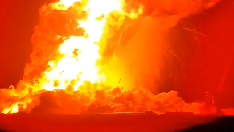 Hatalmas tűzgömböt láttak az égen Texasban, felrobbant a SpaceX egyik rakétája