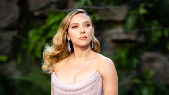 Férje szeme láttára csókolta szájon kollégáját Scarlett Johansson – nagy a baj