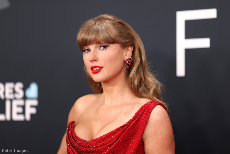 Taylor SwiftEgyesek szerint Taylor Swift hasonlít Zeena LaVey-re, aki a sátánista vezető lánya, ezért azt állítják, titokban ő maga az