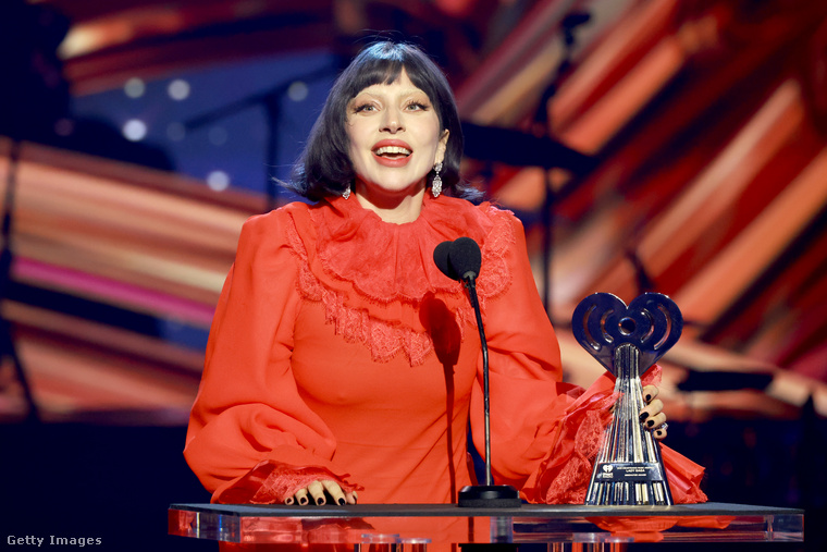 Lady GagaLady Gaga korai pályafutása előtt egy Lina Morgana nevű énekesnővel dolgozott együtt, aki tragikusan meghalt