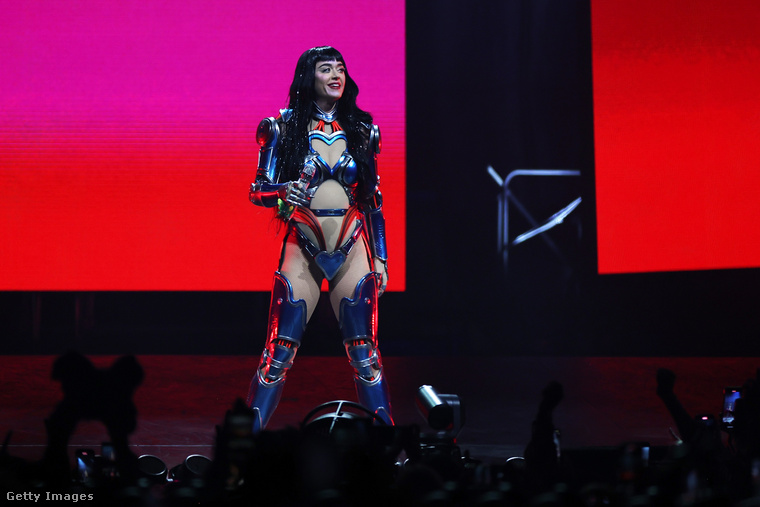 Katy PerryEgy abszurd elmélet szerint az 1996-ban meggyilkolt gyermek-szépségkirálynő, JonBenét Ramsey valójában felnőttként Katy Perry lett