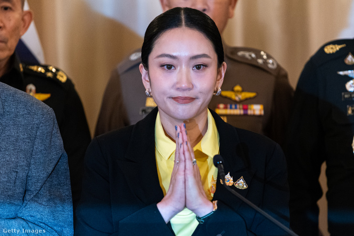 Paetongtarn Shinawatra thaiföldi miniszterelnök sajtótájékoztatón a kormányházban 2025. június 19-én