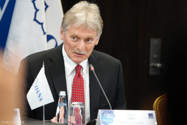 Dmitrij Peszkov orosz elnöki szóvivő Szentpéterváron, Oroszországban 2025. június 19-én