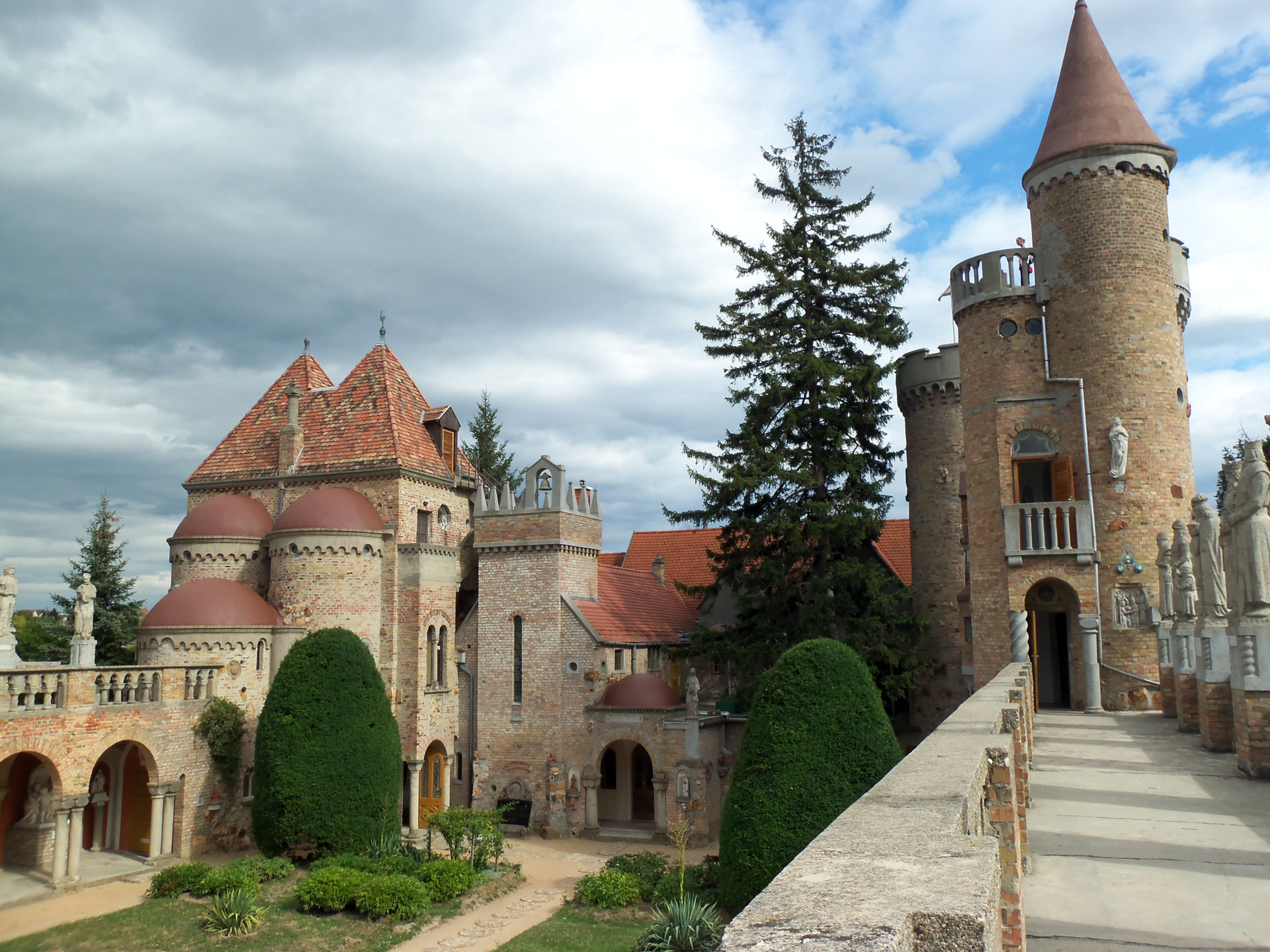 boryvar szekesfehervar wikimediacommons