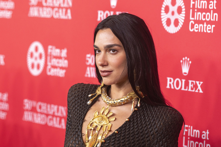 Dua Lipa csipkeruhája szinte semmit nem takart