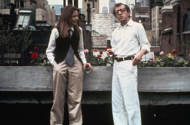 Annie Hall (1977)Woody Allen megosztó, de zseniális pályájának egyik csúcsa: egy film, amely mesterien vegyíti a drámát, a romantikát és a humort