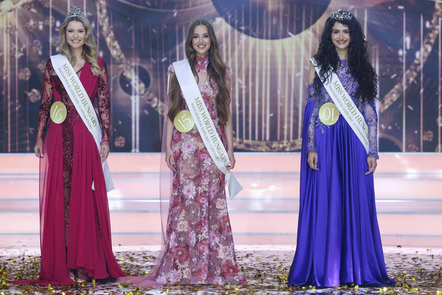 A Magyarország Szépe - Miss World Hungary első három helyezettje: a győztes 17 éves mosonmagyaróvári Végvári Janka, valamint a 22 éves budapesti Veress Eszter Emőke, első udvarhölgy és a 24 éves törökszentmiklósi Csapó Dorka Kata, második udvarhölgy.