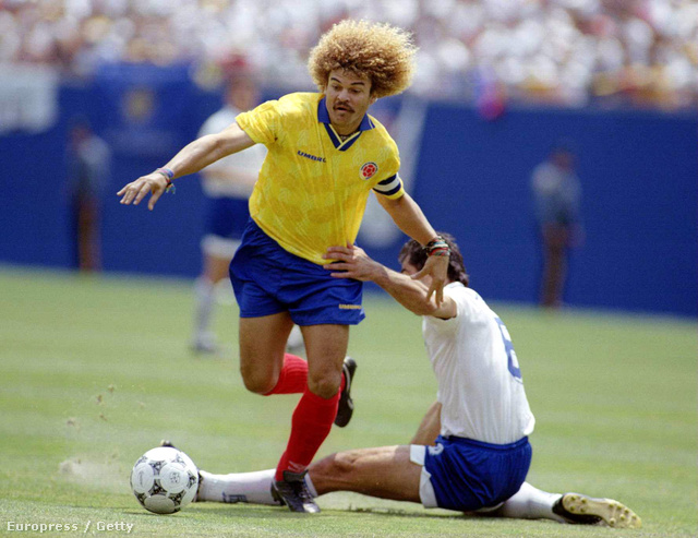 Carlos Valder és Peter Tsalohidis a 1994-es világbajnokságon, ahol Kolumbia 2-0-ás gyözelmet aratott a görögök felett.