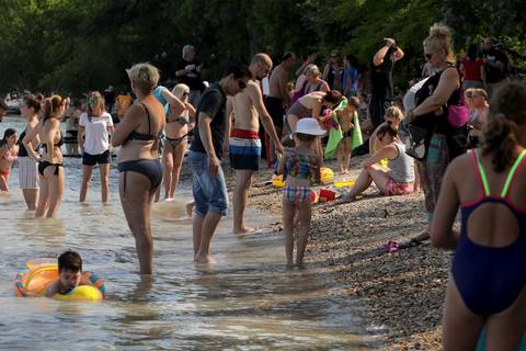 Free Danube beach opens at Roman Beach