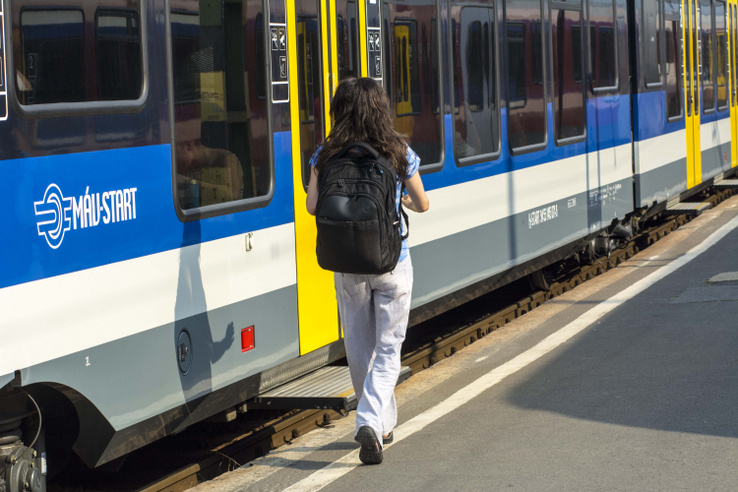 Ingyen vizet biztosít utasainak a MÁV-csoport a hőségriadó ideje alatt
