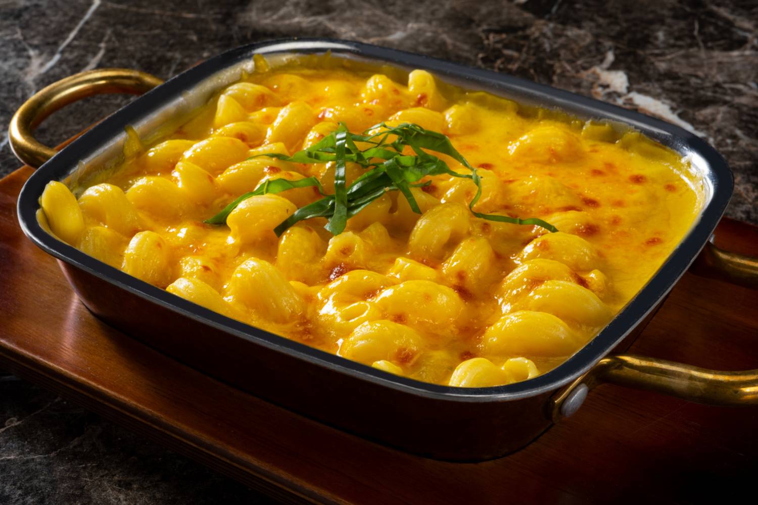 A mac and cheese a sajtos makarónik királya. Sokféle recept kering a neten, de a hagyományos verziónak nincs párja.