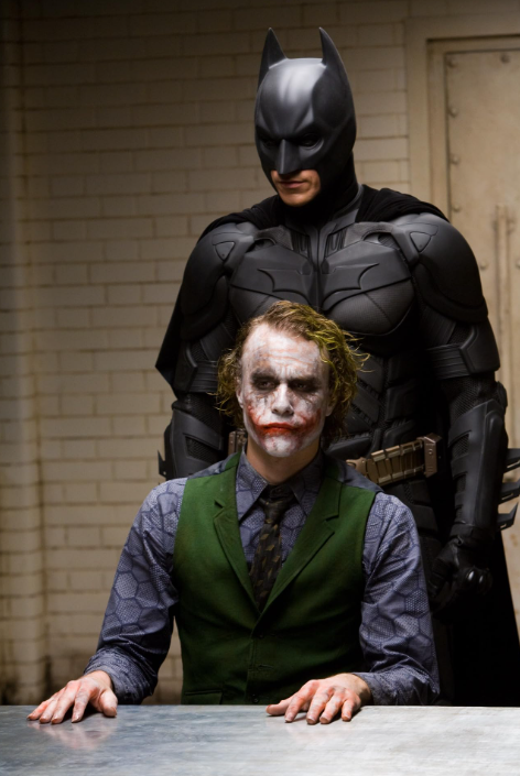 Batman és JokerEgy elmélet szerint a Joker valójában Bruce Wayne elveszett testvére, amit a Joker utalásai a gyerekkorára és Wayne pszichológiai mélysége indokolhat
