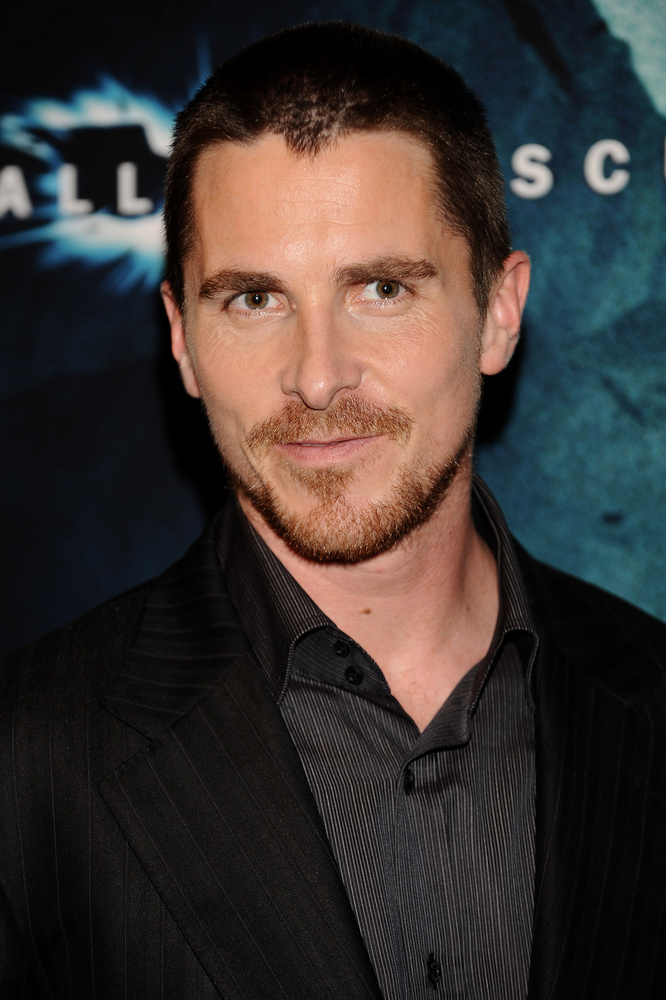 Christian Bale 2004-ben A gépész című film kedvéért a 183 centiméter magas színész 54 kilogrammra fogyott, 28 kilogrammot veszítve a tömegéből