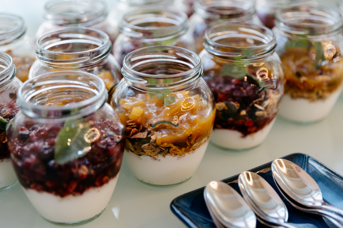 Többféle házi granola joghurttal