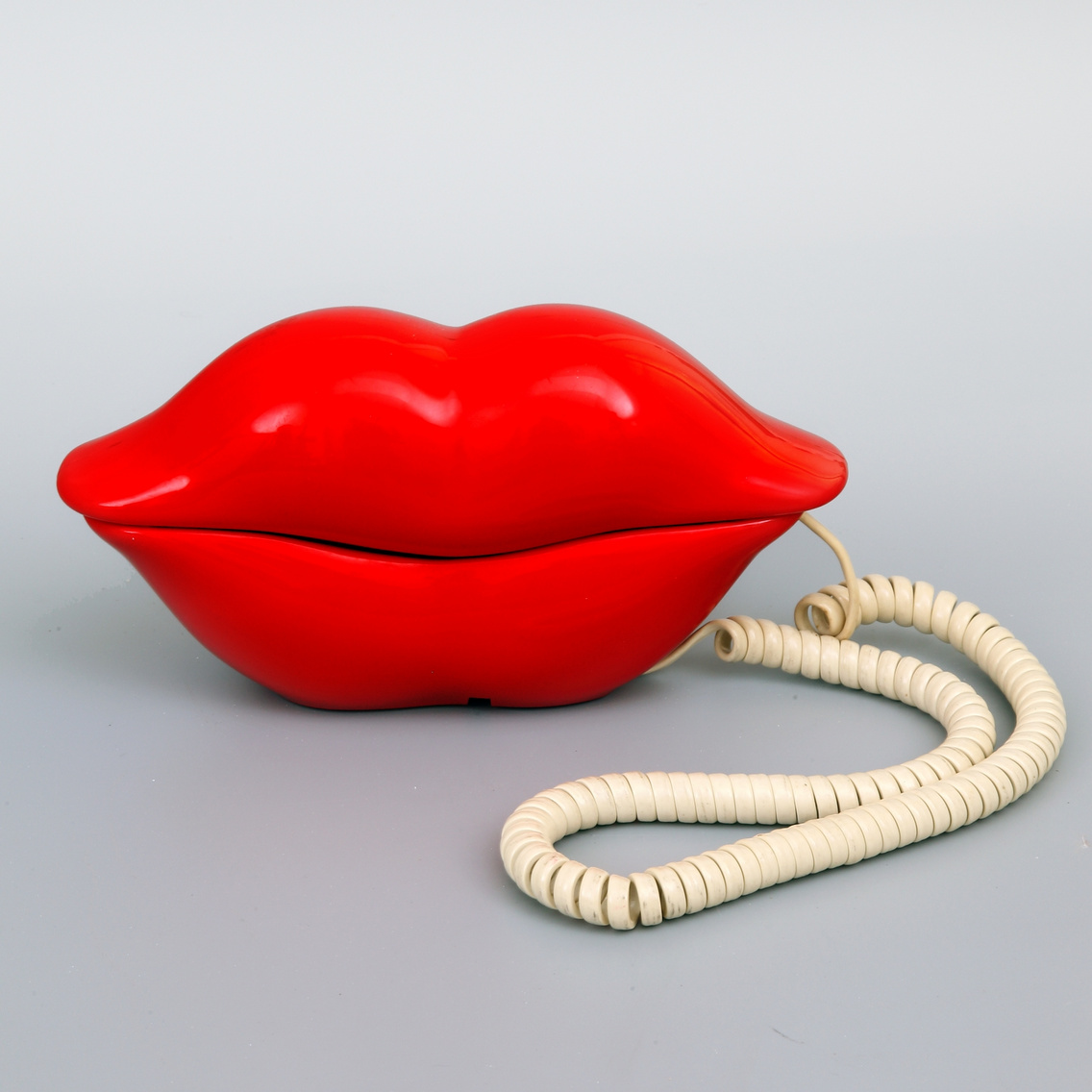 01 piros száj telefon