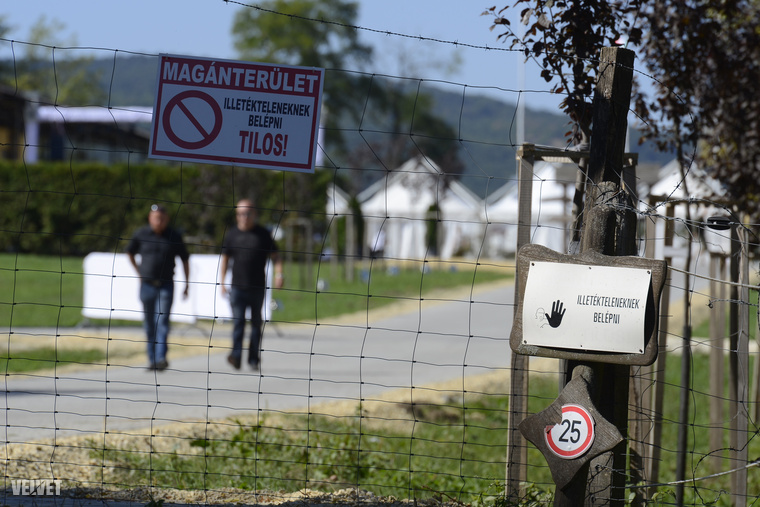 Tiborcz István családjának tükröspusztai birtokát szigorúan őrizték az esküvő napján